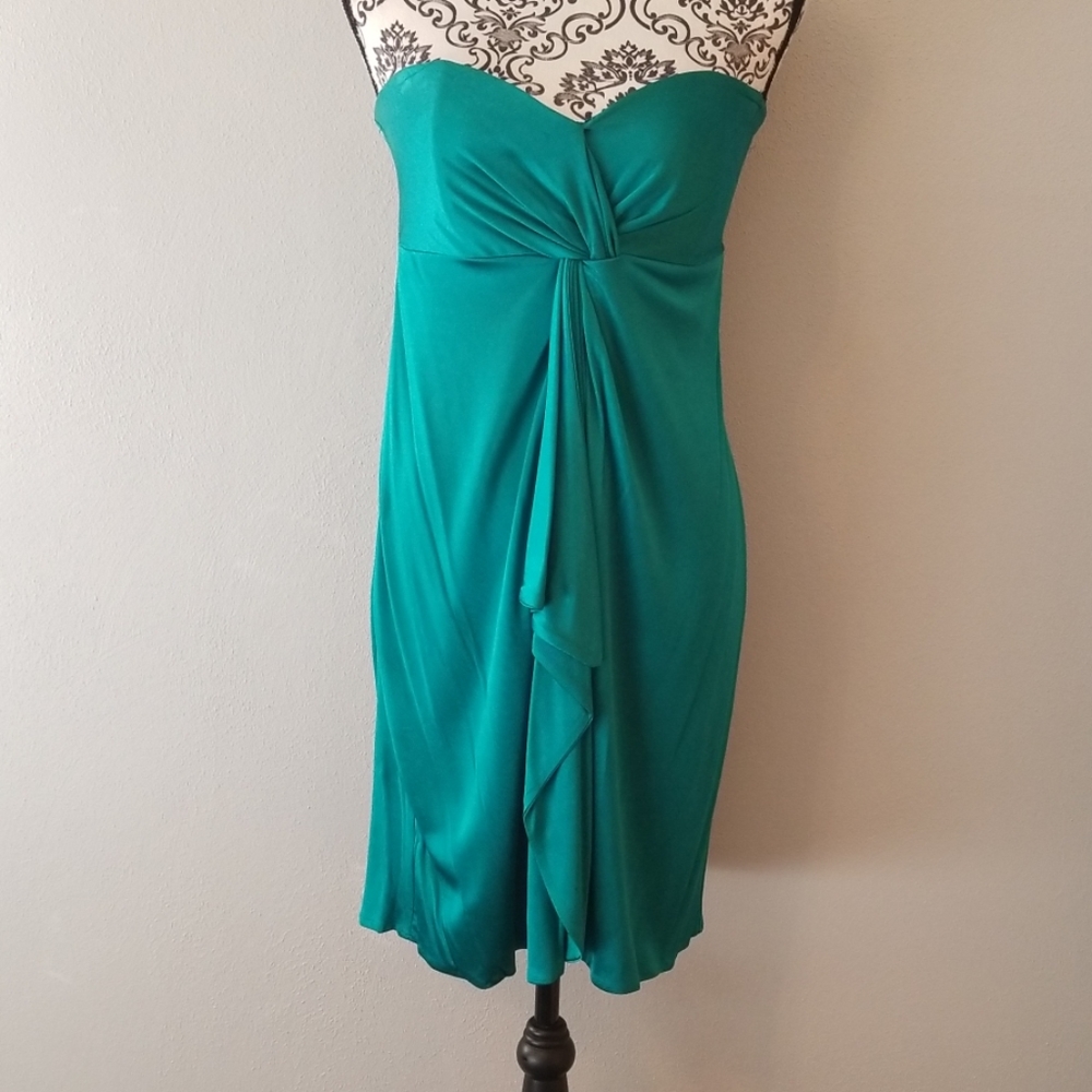 Strapless Dress. Green. Sweetheart ruched.